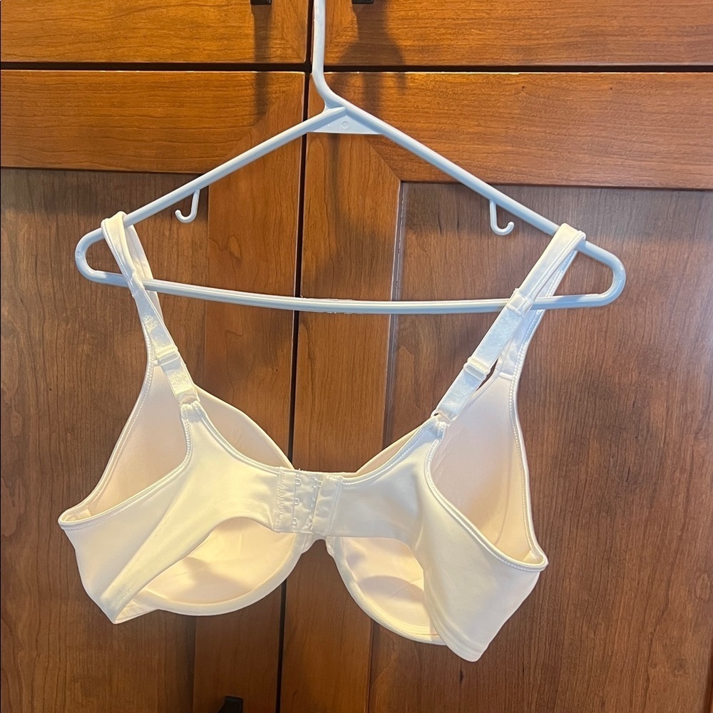 Playtex Smooth White Bra - Picture 5 of 5